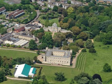 Syon Park hosts Vardags and friends for glamorous charity opera
