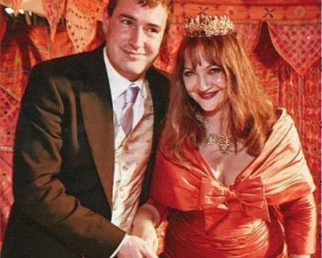 Ayesha and Stephen's Winchester wedding featured in Hello! magazine